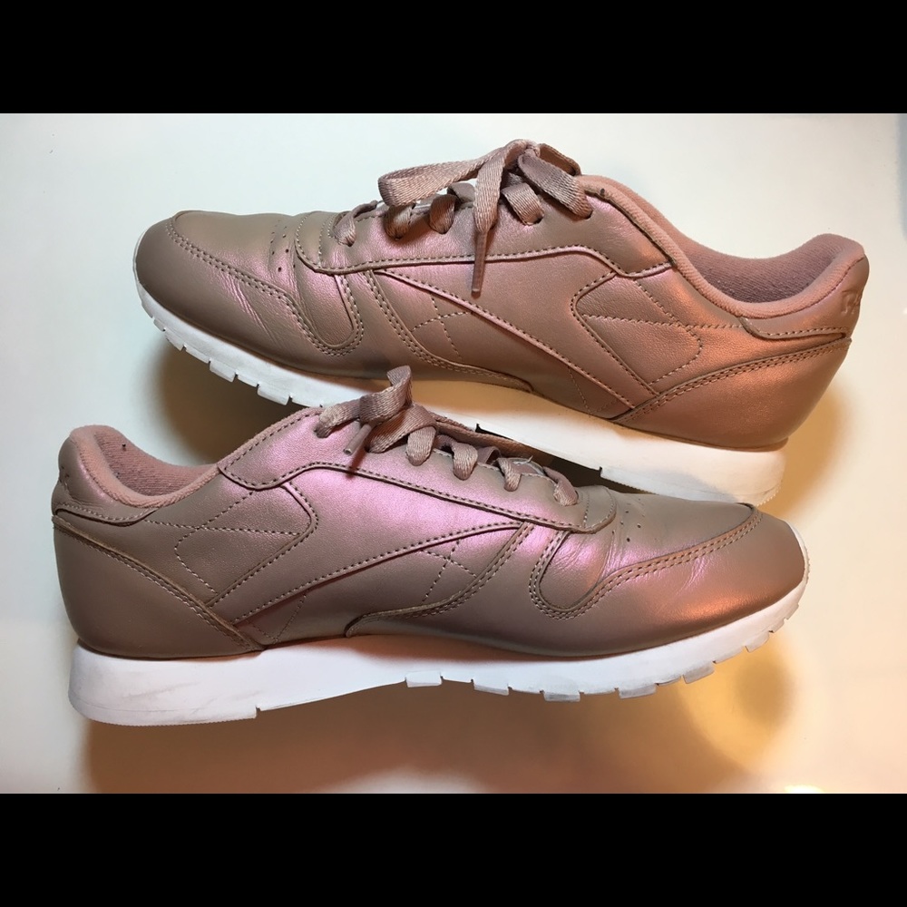 Rose gold/pink pearlized sneakers Reebok